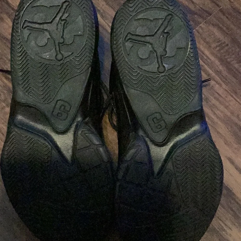 BOYS JORDSNS SIZE 8.5 #9 - Picture 7 of 7